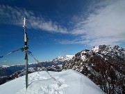 02 In vetta al Monte Ocone (anticima-croce 1363 m) con vistai in Camozzera e Resegone